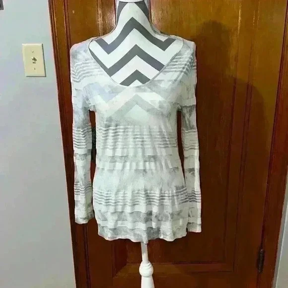 Calvin Klein jeans, burnout, T-shirt, size medium. - Picture 2 of 4